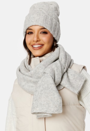 Läs mer om BUBBLEROOM Malin knitted hat Light grey One size