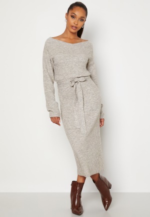 Läs mer om BUBBLEROOM Meline knitted dress Grey melange L