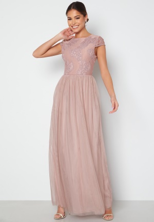 Läs mer om Bubbleroom Occasion Ariella Lace Gown Dusty pink 34