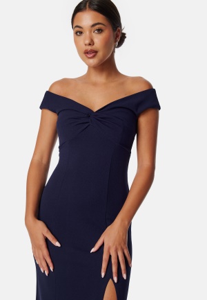 Läs mer om Bubbleroom Occasion Twist Off Shoulder Gown S