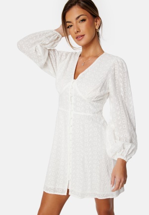 Läs mer om Bubbleroom Occasion Broderie Anglaise Short Dress White XXS