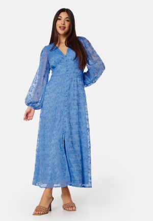 Läs mer om Bubbleroom Occasion Chiffon lace dress Blue 36