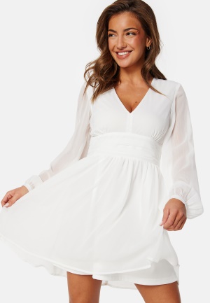 Läs mer om Bubbleroom Occasion Dahlia Dress White 32