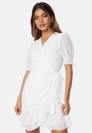 Läs mer om Bubbleroom Occasion Dotted Dress White XL