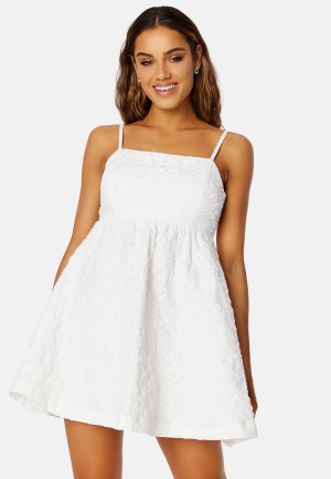 Läs mer om Bubbleroom Occasion Englia Mini Dress White S