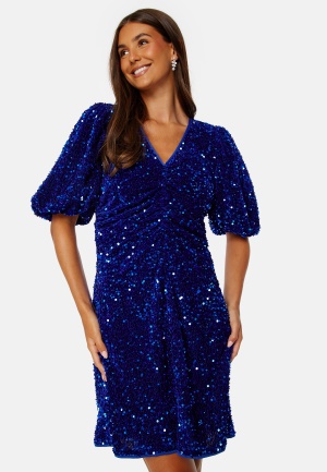 Läs mer om Bubbleroom Occasion Evy Sparkling Dress Blue 2XL