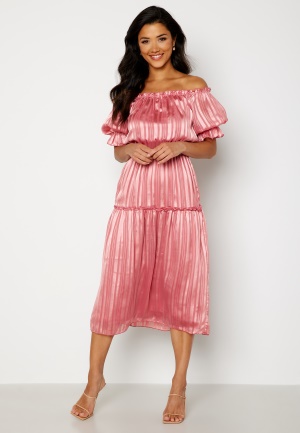 Läs mer om Bubbleroom Occasion Freeda off Shoulder Dress Pink XL