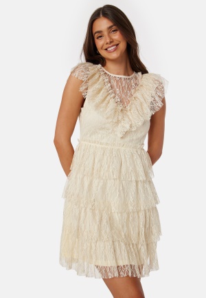 Läs mer om Bubbleroom Occasion Lace Frill Dress Champagne L