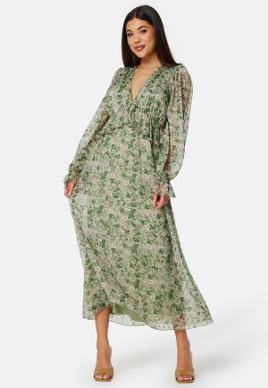 Läs mer om Bubbleroom Occasion Hilde Frill Midi Dress Green / Floral XL