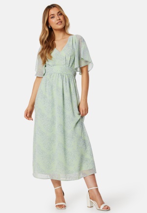 Läs mer om Bubbleroom Occasion Butterfly Sleeve Midi Dress Light green/Floral 34