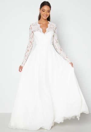 Läs mer om Bubbleroom Occasion Kate lace gown White 42