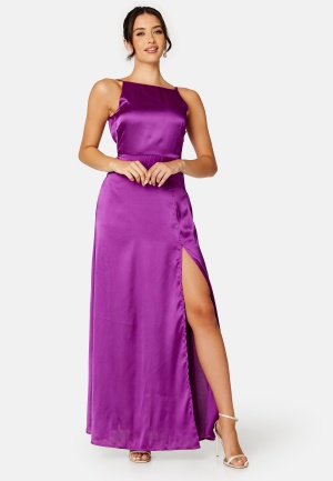 Läs mer om Bubbleroom Occasion Laylani Satin Gown Dark purple 46