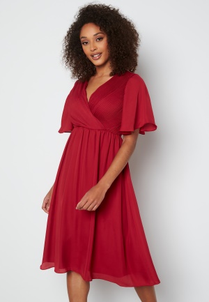 Läs mer om Bubbleroom Occasion Liana Chiffon Midi Dress Raspberry red 40