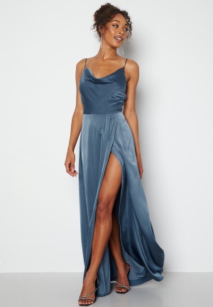 Läs mer om Bubbleroom Occasion Marion Waterfall Gown Blue 40