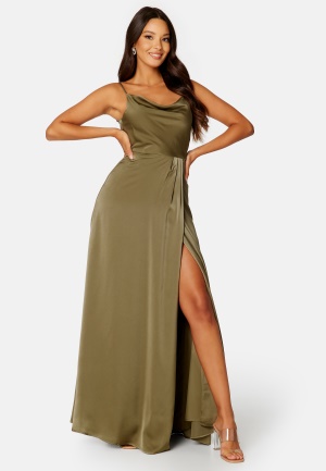 Läs mer om Bubbleroom Occasion Marion Waterfall Gown Olive green 36