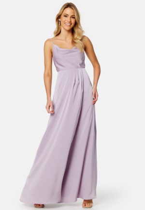 Läs mer om Bubbleroom Occasion Marion Waterfall Gown Light lilac 34