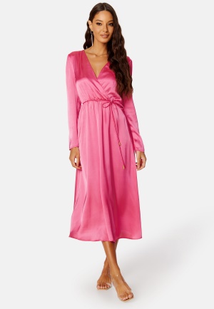 Läs mer om Bubbleroom Occasion Rae Satin Dress Pink XL