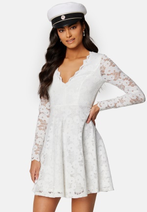 Läs mer om Bubbleroom Occasion Shayna Lace dress White XS