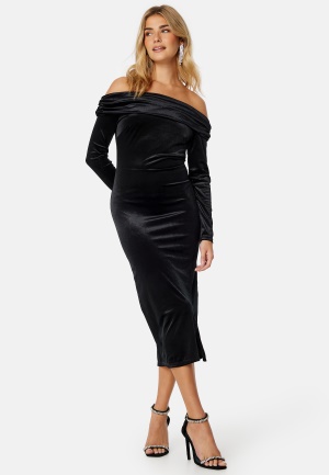 Läs mer om Bubbleroom Occasion Sofielle Velvet Midi Dress Black XL