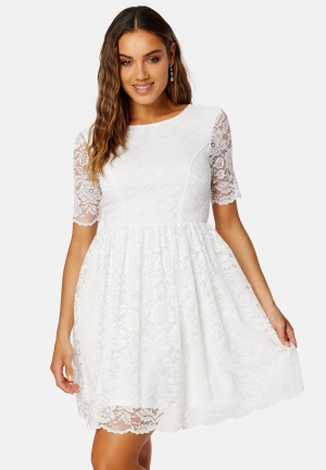 Läs mer om Bubbleroom Occasion Tinsey Lace Dress White 46
