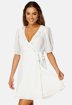 Läs mer om Bubbleroom Occasion Towa Frill Dress White XL