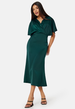 Läs mer om Bubbleroom Occasion Wrap Satin Midi Dress Dark green 40