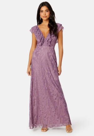 Läs mer om Bubbleroom Occasion Yveine Lace Gown Dusty lilac 38