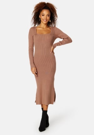 Läs mer om BUBBLEROOM Osminda knitted cut out dress Brown XS