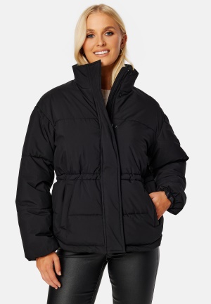 Rahima Drawstring Waist Puffer Black 36 jakker fra Bubbleroom til dame i - Pashion.dk