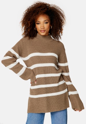 Läs mer om BUBBLEROOM Remy striped sweater Nougat / Striped L