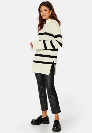 Läs mer om BUBBLEROOM Remy striped sweater White / Striped 4XL