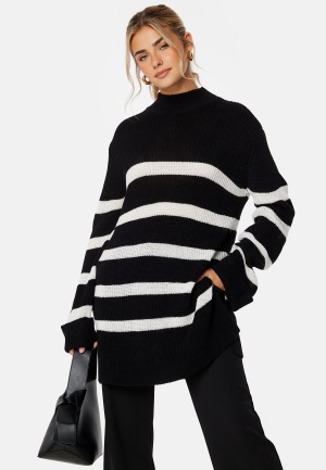 Läs mer om BUBBLEROOM Remy Striped Sweater Black / Striped 2XL
