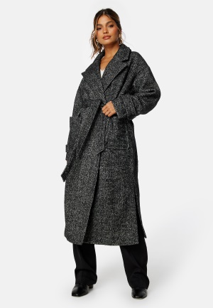 Läs mer om BUBBLEROOM Rue Oversized Wool Blend Coat Black / White XL