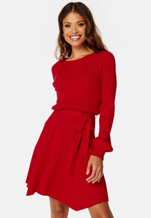 Läs mer om BUBBLEROOM Sandy knitted dress Red S