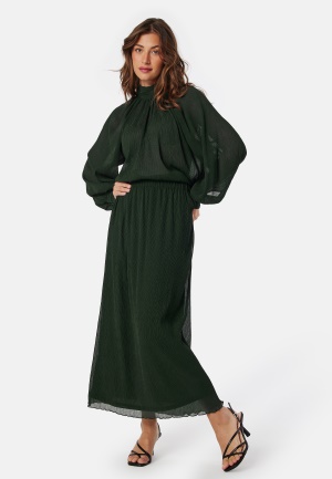 Läs mer om BUBBLEROOM Structured Maxi Skirt Dark green M