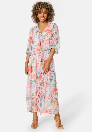Läs mer om BUBBLEROOM Summer Luxe Frill Maxi Dress Pink / Floral XL