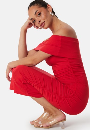 Läs mer om BUBBLEROOM Off Shoulder Midi Dress Red S
