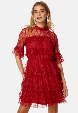 Läs mer om BUBBLEROOM Smilla Lace Dress Red 36