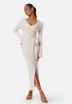 Läs mer om BUBBLEROOM Slit Knitted Midi Dress Cream M