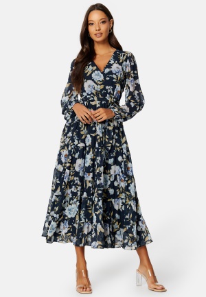 Läs mer om FOREVER NEW Camille Tiered Maxi Dress Augustine Floral 36