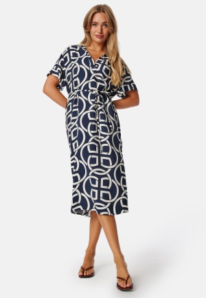 Läs mer om GANT Monogram Print SS Caftan Dark blue 34