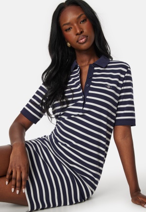 Läs mer om GANT Striped Shield Pique Dress Blue XL