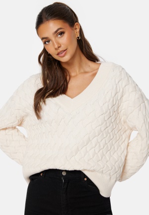 Läs mer om GANT Textured Cotton V-Neck Sweater Cream XS