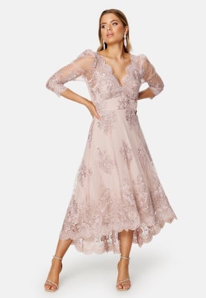 Läs mer om Goddiva Embroidered Lace 3/4 Sleeve Midi Dress Blush L (UK14)