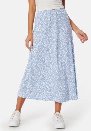 Läs mer om Happy Holly Soft Midi Skirt Dusty blue/Floral 48/50