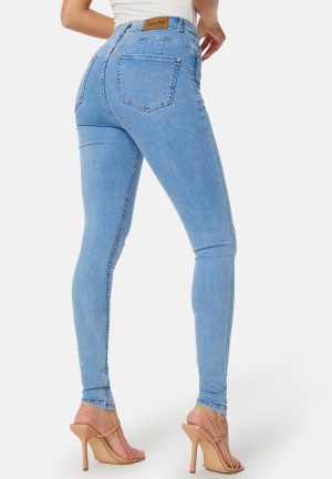 Läs mer om Happy Holly Amy Push Up Jeans Light blue 50R