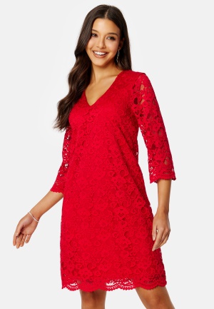 Läs mer om Happy Holly Belinda lace dress Red 36/38