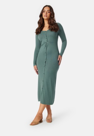 Läs mer om Happy Holly Doretta Knitted Dress Dusty green/Melange 32/34