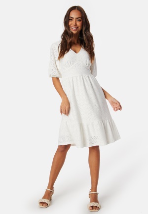 Läs mer om Happy Holly Broderie Anglaise Dress Offwhite 52/54