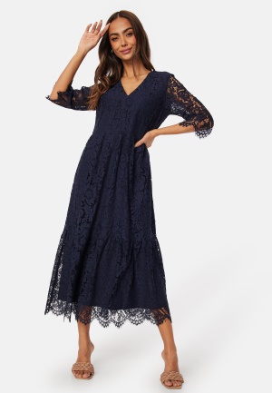 Läs mer om Happy Holly V-neck Lace Midi Dress Dark blue 40/42